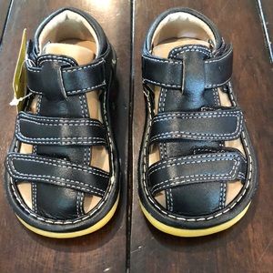 NWT Infants Squeaky Shoes